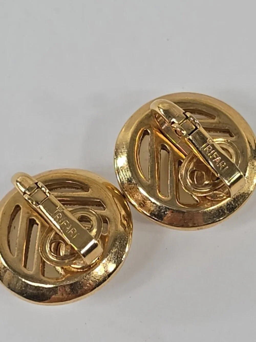 VINTAGE Trifari Gold Tone Faux Pearl Clip‑On Earrings Round Classic Signed......